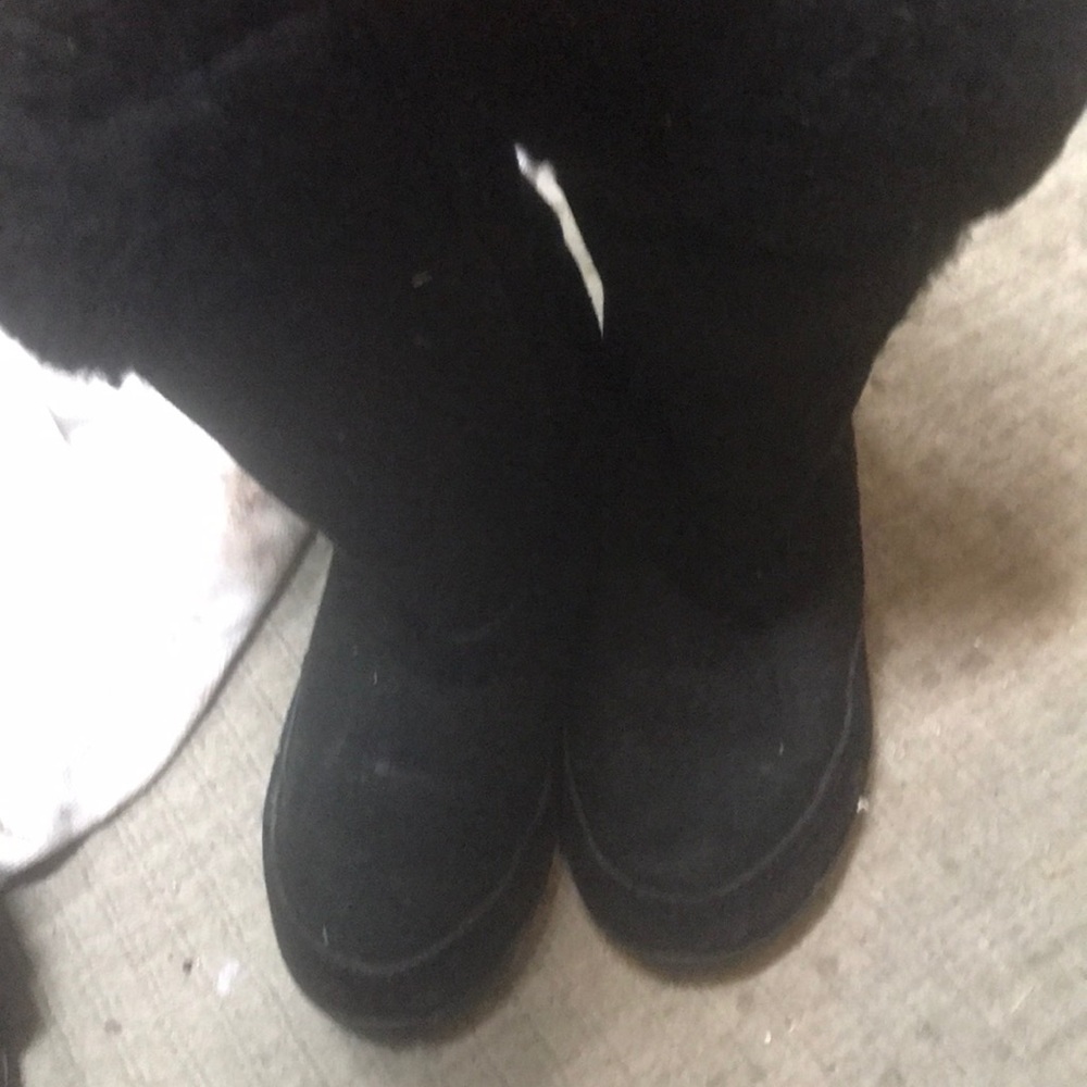 Black fake fur boots
